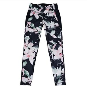 Ideology Women's Black Floral Active Capri Leggings, size Large
